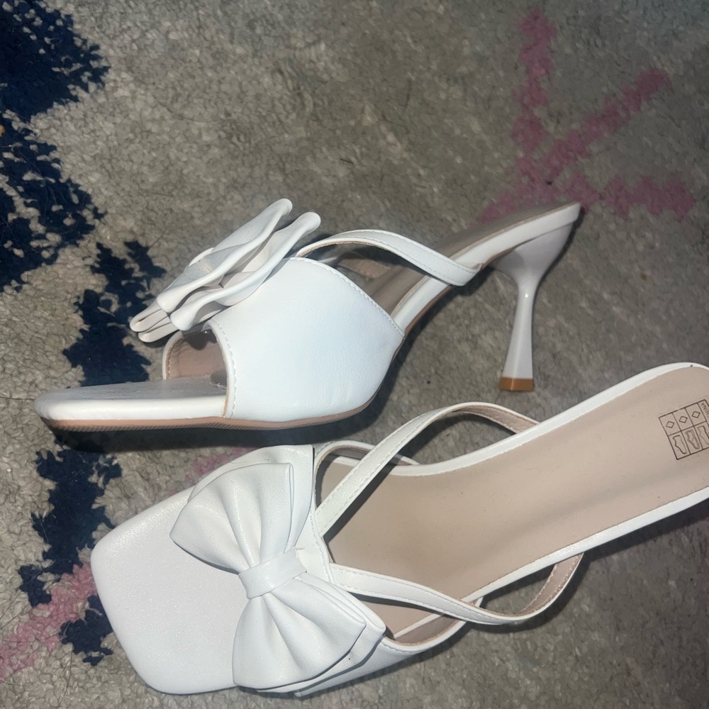 Elegant White Bow Women's Shoes - Picture 2 of 3